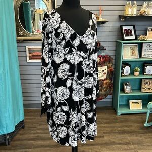 NWT Black and white flower print dress.  Cutout back.  Lace edged sleeves.